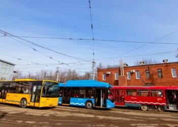 Аби утримувати ціни на проїзд, у Дніпрі зробили запас пального