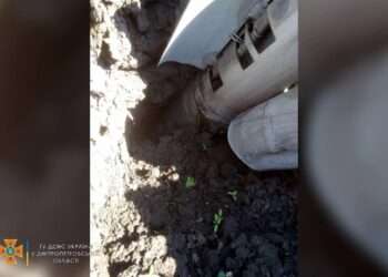 Рятувальники «збирають» на території Криворізького району уламки ракет від «Урагану» (ФОТО)