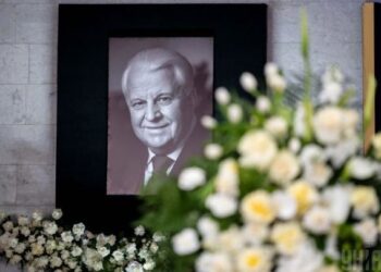У Києві провели в останню путь Леоніда Кравчука: як проходила церемонія прощання (ФОТО)   