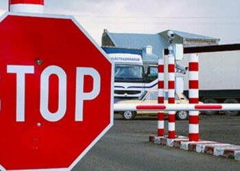 В Україні можуть скасувати заборону виїзду за кордон чоловікам призовного віку