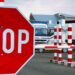 В Україні можуть скасувати заборону виїзду за кордон чоловікам призовного віку