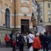 У центрі Дніпра утворилася кілометрова черга за новою маркою (ФОТО)