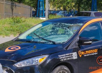 У Дніпрі водій на авто служби Getmancar на смерть збив велосипедиста та втік (ФОТО 18+)