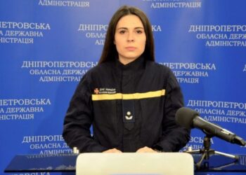 «Працювали 22 рятувальники та 6 одиниць техніки»: подробиці ракетного удару по Кривому Рогу від ДСНС