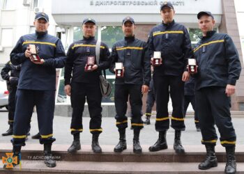Шестеро рятувальників Дніпропетровщини отримали нагороди від МВС