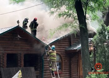 У Дніпрі в парку Глоби спалахнуло кафе