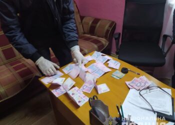 У Павлограді лікар попався на хабарі у п’ять тисяч гривень