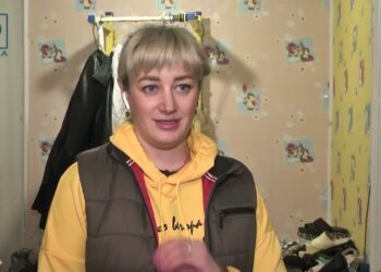 На Тополі-I у приміщенні дитячого клубу діє волонтерський центр, що допомагае біженцям.