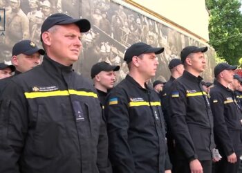 Нова техніка , екіпірування та нагороди – у Дніпрі рятувальників підтримали у їхній службі
