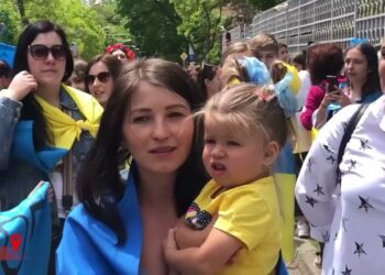 «Марші Матерів»: Жінки за кордоном вимагають зупинити вбивство дітей