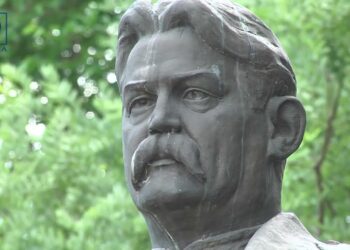 У Дніпрі позбавляються пам’ятників-символів радянського минулого