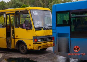 У Дніпрі сталася ДТП за участю двох автобусів