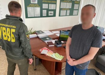 Мешканець Дніпра намагався виїхати за кордон під виглядом студента