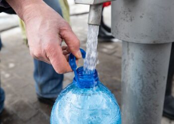 Росіяни змушують мешканців Маріуполя працювати за воду