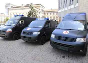 Дніпро передав на фронт майже 350 маневрових авто