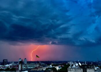 На Дніпропетровщину знову насувається гроза