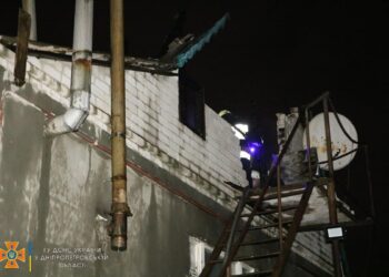 Вночі у Дніпрі спалахнув приватний будинок (ФОТО)