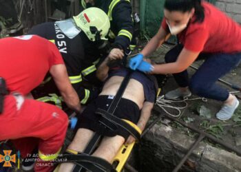 У Павлограді чоловік похилого віку впав у колодязь (ФОТО)