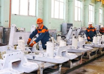 Евакуйований у Дніпро Дружківський машинобудівний завод зібрав перший комбайн