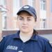 У Дніпрі майбутня поліціянтка затримала неадекватного чоловіка, який кидався на перехожих із арматурою