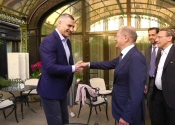 Кличко на зустрічі з Шольцем: Потрібно допомагати Україні сьогодні і зараз