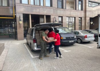 Волонтерський штаб «Українська команда» направив 1,7 тонни продуктів з довготривалим терміном зберігання мешканцям постраждалих регіонів