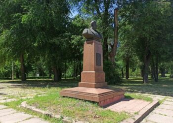 У Дніпрі демонтують пам’ятник радянському генерал-майору Федорову