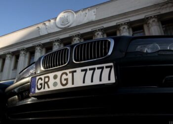 Верховна Рада повернула оподаткування на розмитнення авто та імпортні товари