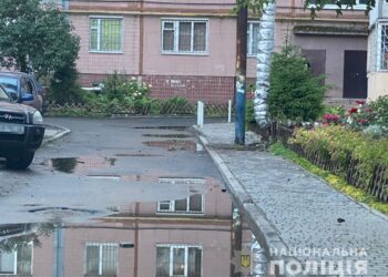 У Дніпрі невідомий кинув з вікна вибухівку: постраждала дитина 