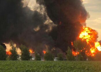 На сьогодні рятувальникам вдалося повністю ліквідувати загоряння на нафтобазі у Новомосковському районі 