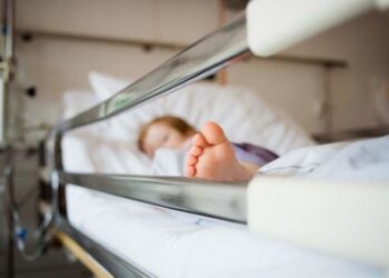 Дніпровські лікарі рятують двох дітей з Луганщини 