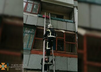 Рятувальники Дніпропетровщини допомогли лікарям дістатися до потерпілої