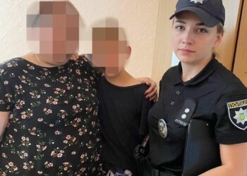 Поліцейським Дніпропетровщини вдалося повернути батькам зниклу дитину