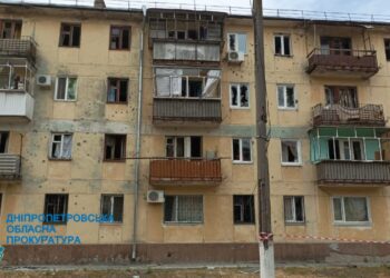 Прокуратура показала наслідки обстрілів Зеленодольська, під час яких було поранено троє людей