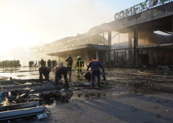 На ранок відомо вже про 18 загиблих: ситуація у Кременчуці 