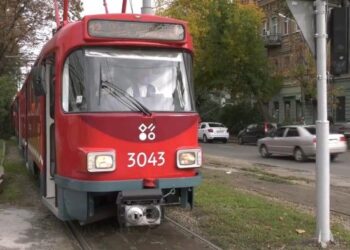 На дві години 12-й трамвай Дніпра змінить свій маршрут 