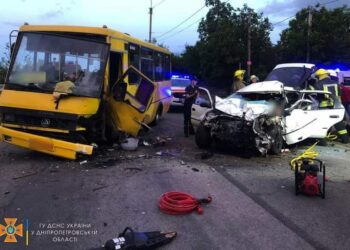 У Нікополі сталася ДТП за участю автобуса: є загиблий і постраждалі