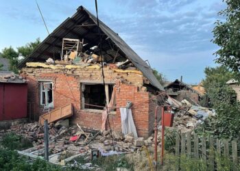 Окупанти обстріляли з «Градів» житловий квартал у Нікополі: є загиблі та поранені