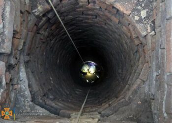 У Синельниківському районі 56-річна жінка впала у глибокий колодязь