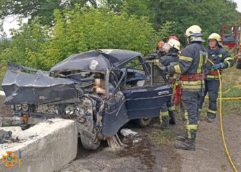 Моторошне ДТП у Новомосковському районі: загинув водій