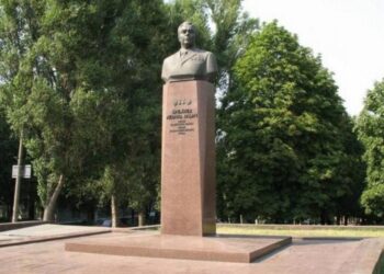 У Кам’янському ініціювали демонтаж бюсту Брежнєва