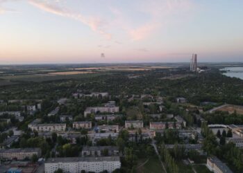 Пошкоджені також школа та старостат: ДСНС розповіла нові деталі про наслідки ранкового обстрілу Криворізького району 