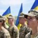 Військовий облік жінок в Україні: у МВС пояснили, чи випускатимуть українок за кордон