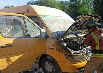 У Кривому Розі на зупинці загорілася маршрутка