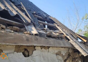 Рятувальники показали наслідки обстрілу Шестірні (ФОТО)