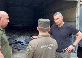 Віталій Кличко передав 1200 бронежилетів бійцям Національної гвардії України