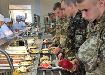 У Дніпрі начальник складу вкрав продукти у бійців із фронту на мільйон гривень
