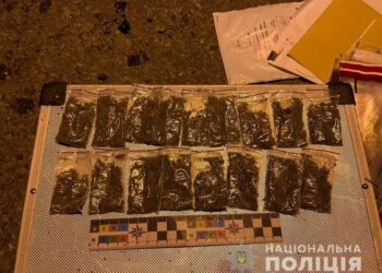 Десять років за «закладки»: поліцейські Дніпра затримали 19-річного наркодільця