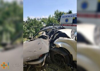 ДТП у Дніпрі: 83-річну пасажирку вирізали з авто