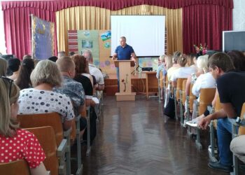 Братських могил нікому не треба: у Новомосковську з 1 вересня учні не сядуть за парти
